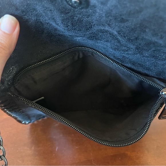 Vegan Warehouse shiny distressed clasp purse - Picture 3 of 4